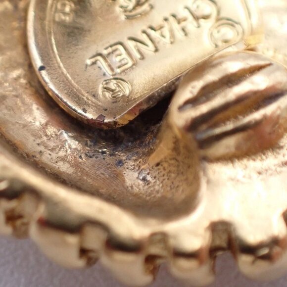 CHANEL CC Logo Round Button Earrings Clip-On Gold - Picture 9 of 9